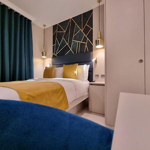Suite Signature